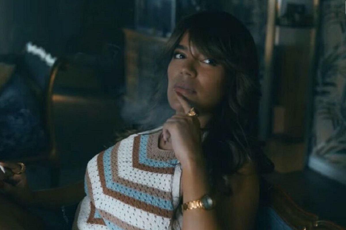 Carla (Karol G) se convirtió en una persona de confianza para 'La madrina' en la miniserie "Griselda" (Foto: Netflix)