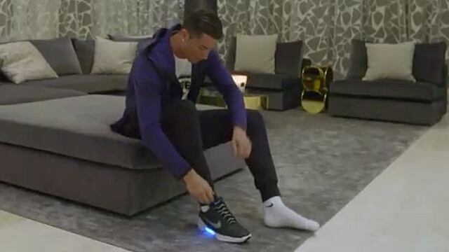 Cristiano Ronaldo estrenó nuevas botas al estilo 'Volver al Futuro'