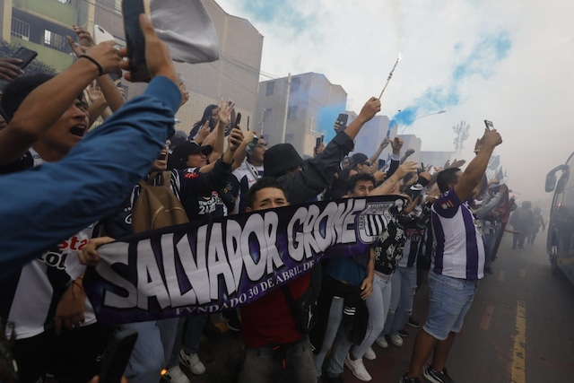 Hinchas de Alianza Lima y su aliento previo a la final con Universitario. (Foto: Julio Reaño/@Photo.gec)
