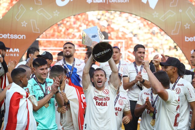 La celebración de Universitario en el Estadio Monumental. (Foto: Leonardo Fernández / GEC)