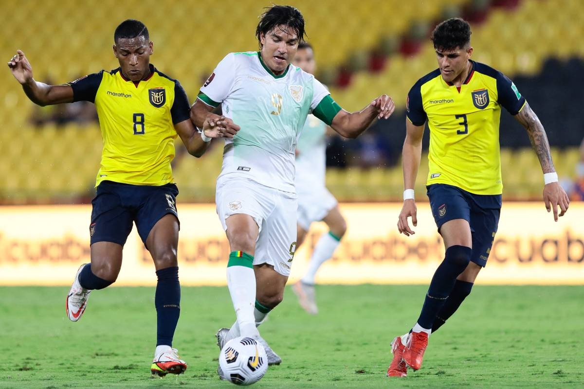 El centrocampista de Ecuador #23 Moisés Caicedo celebra con sus compañeros después de marcar el primer gol de su equipo durante el partido de fútbol del Grupo A de la Copa Mundial Qatar 2022 entre Ecuador y Senegal en el Estadio Internacional Khalifa en Doha el 29 de noviembre de 2022. (Foto: AFP)