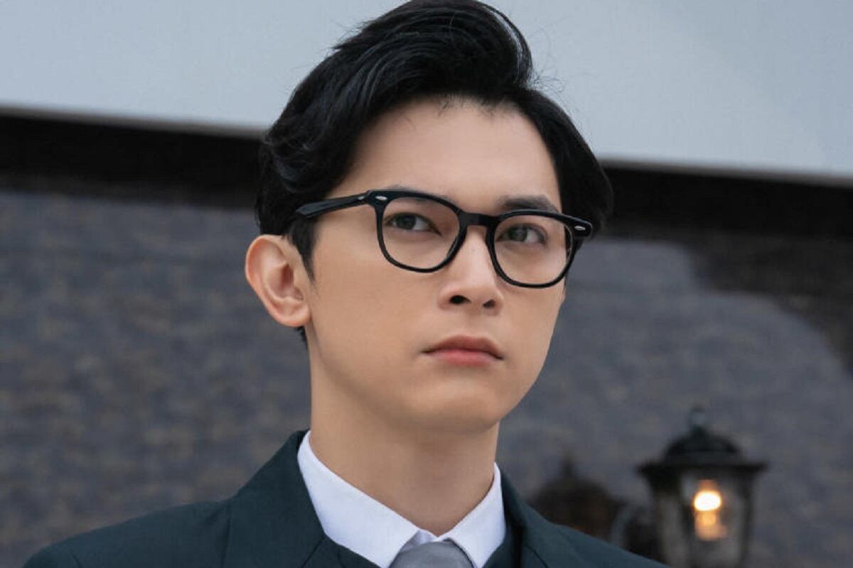 Yoshizawa Ryo como Ubukata Suguru en la película japonesa "Amor en aguas turbulentas" (Foto: Netflix)