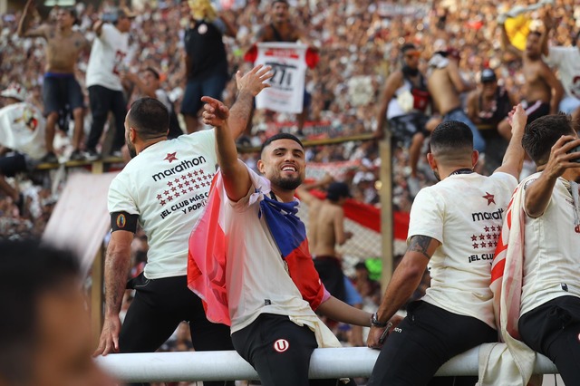 La celebración de Universitario en el Estadio Monumental. (Foto: Leonardo Fernández / GEC)