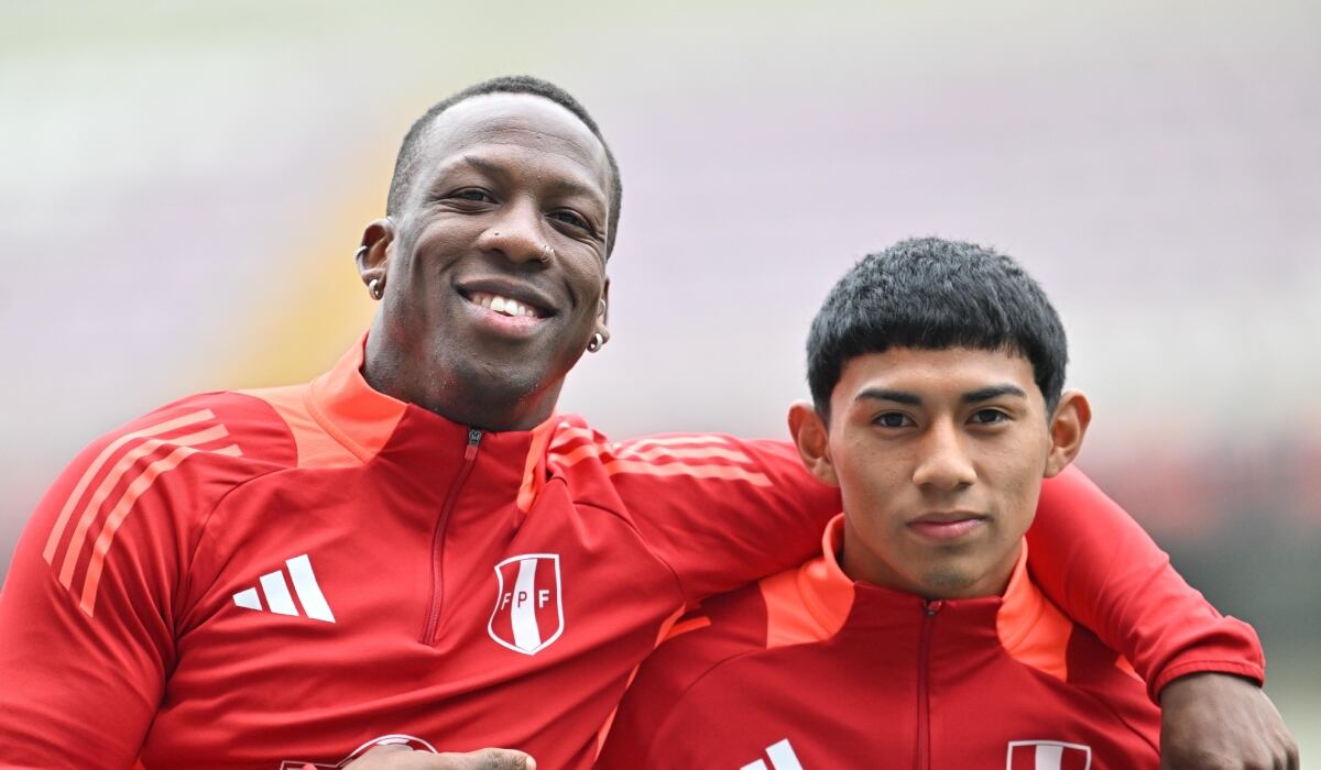 Luis Advíncula y Maxloren Castro durante los entrenamientos. (Foto: Bicolor)