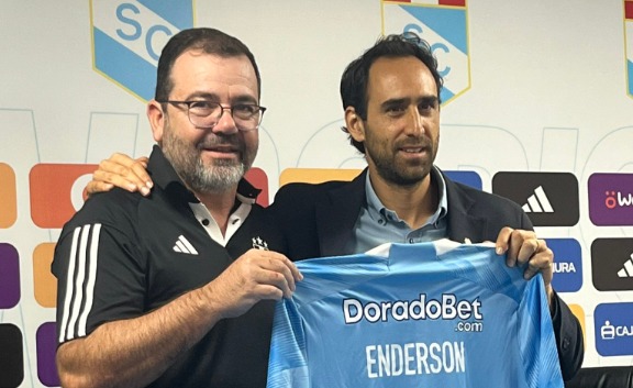 Enderson Moreira fue presentado como nuevo DT de Sporting Cristal. (Foto: @Luccinaz)