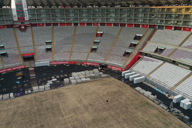 Las lamentables condiciones en las que se encuentra el gramado del Estadio Nacional. (Foto: Julio Reaño / GEC)