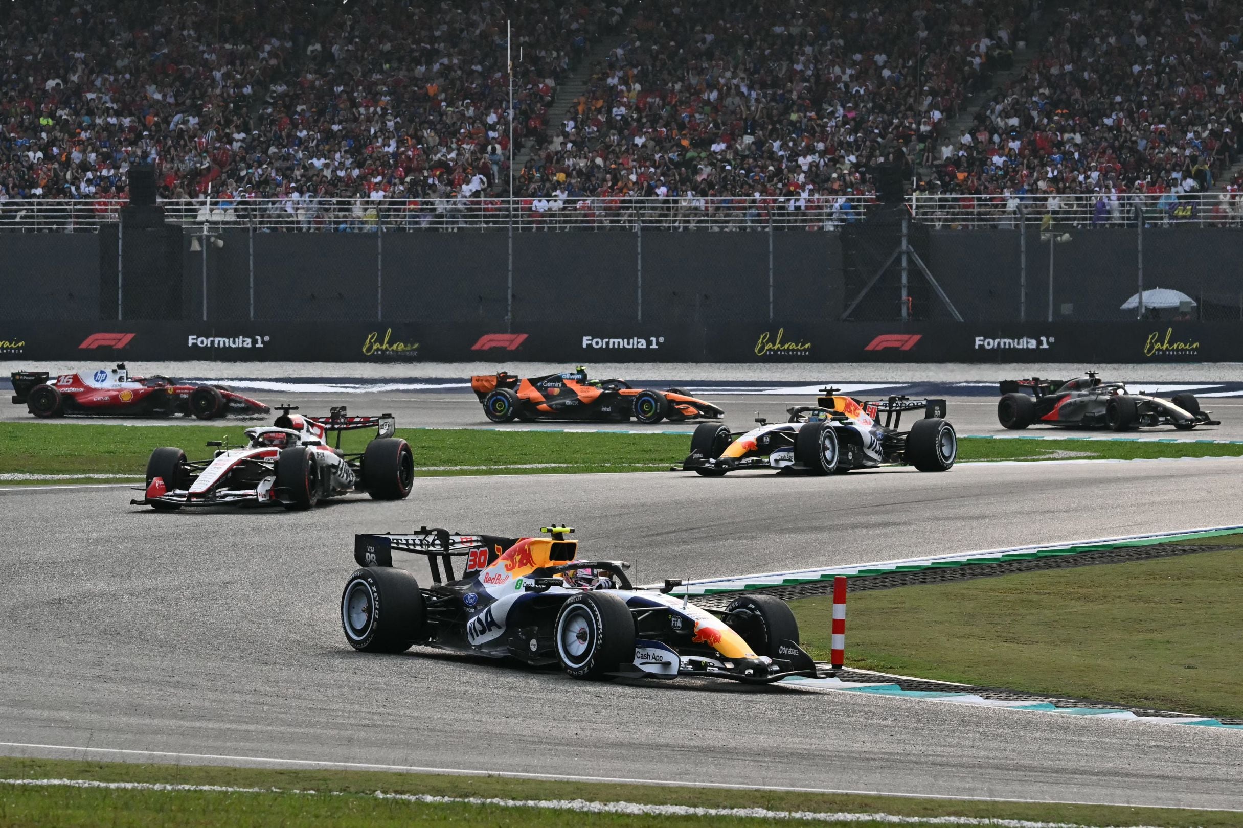 La carrera del GP de Singapur 2026 ha generado mucha expectativa en el mundo del deporte. (Foto: LILLIAN SUWANRUMPHA / AFP)