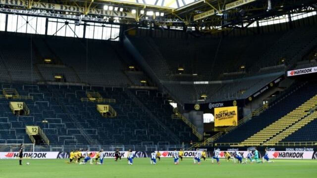 De rodillas contra el racismo: Borussia Dortmund y Hertha Berlin rindieron homenaje a George Floyd [VIDEO]