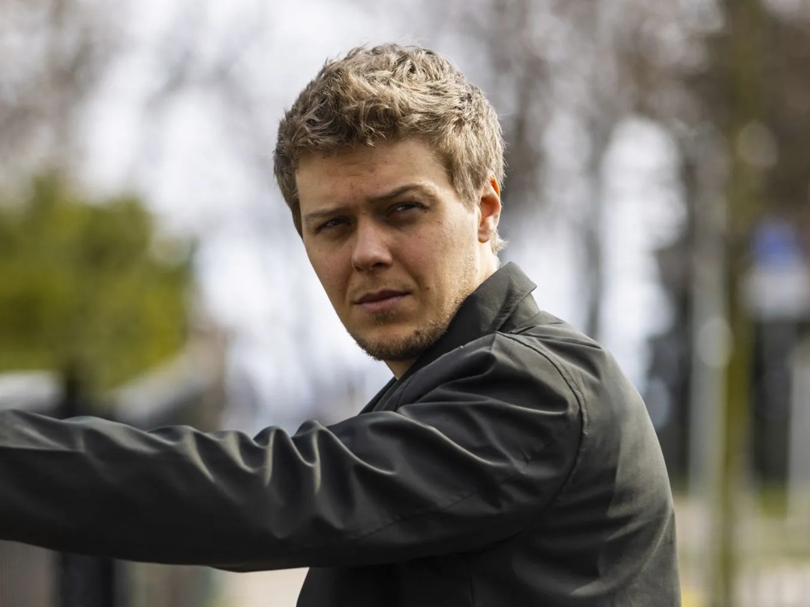 Jakub Gierszał es una de las protagonistas de "Los colores del mal; Rojo" (Foto: Netflix)