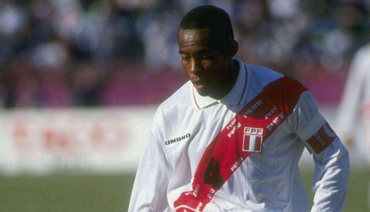 Percy Olivares jugaba como lateral izquierdo en la Selección Peruana. (Foto: GEC / Archivo / Getty Images)
