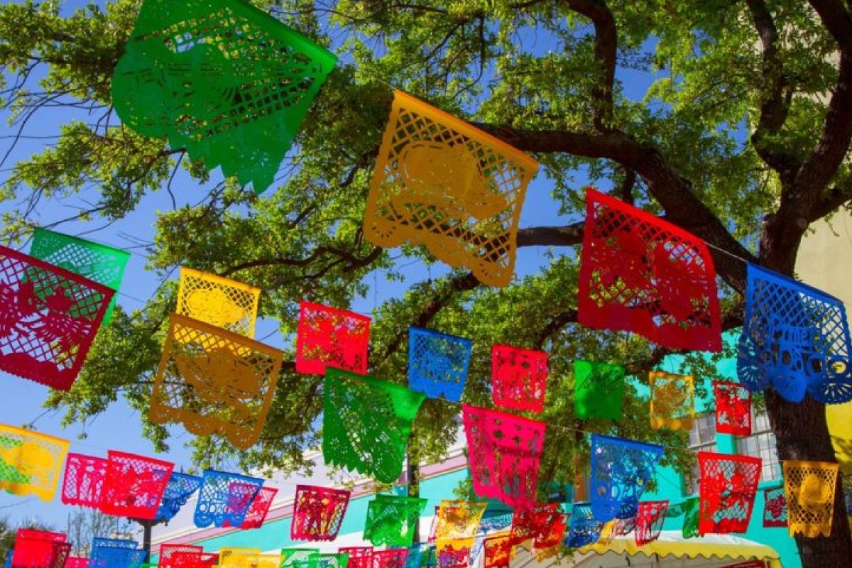 El papel picado desempeña un papel esencial en las celebraciones del Día de Muertos (Foto: Flickr)