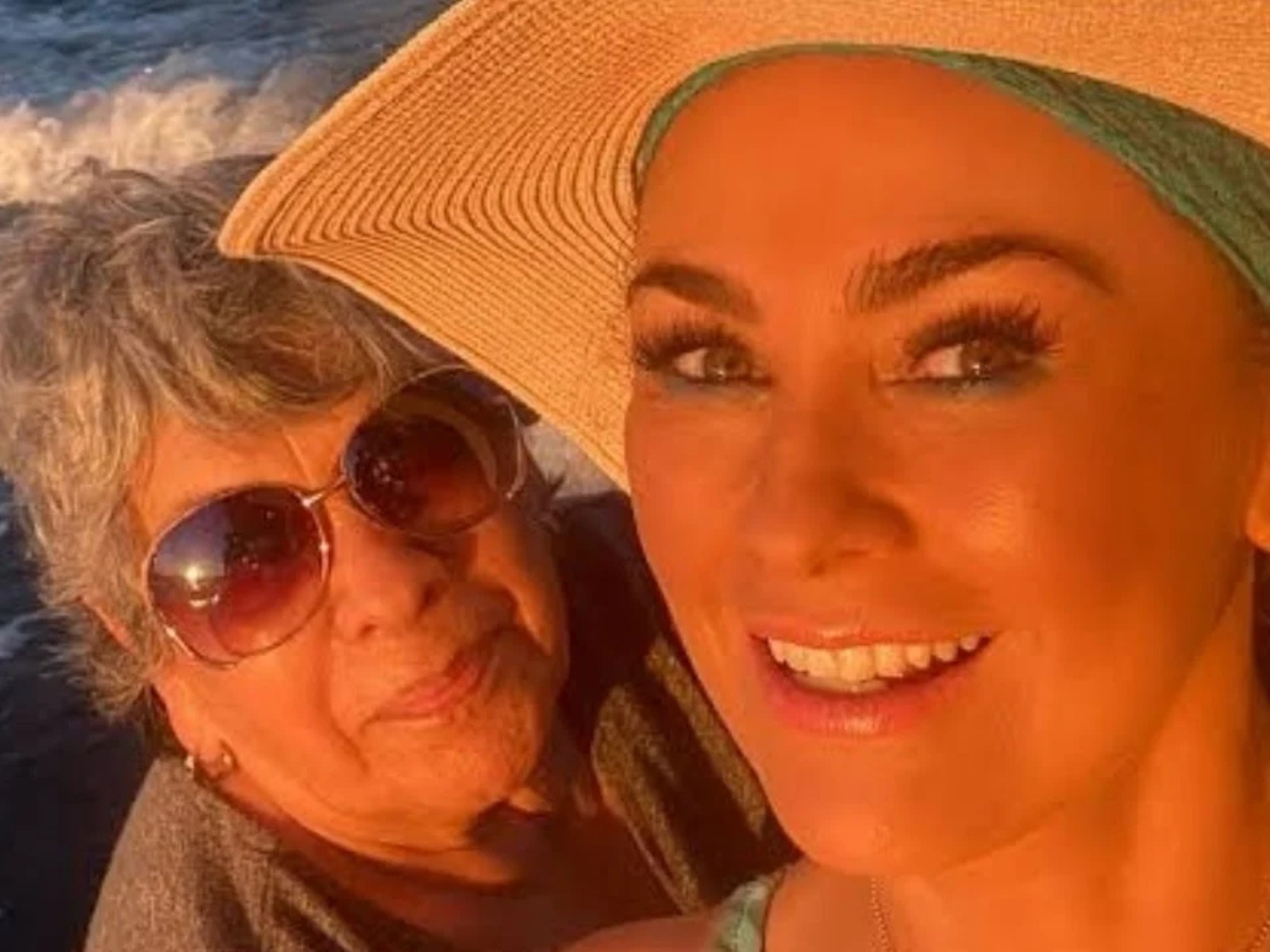 Aracely Arámbula al lado de su mamá, Socorro Jacques, quien perdió la vida en febrero de 2024 (Foto: Aracely Arámbula / Instagram)
