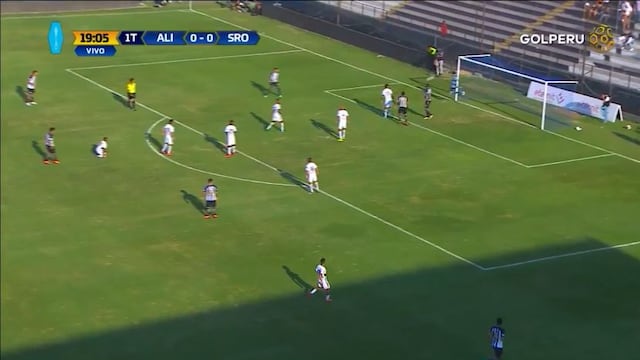 Los palos son así: Lemos casi convierte golazo para Alianza ante Rosario [VIDEO]
