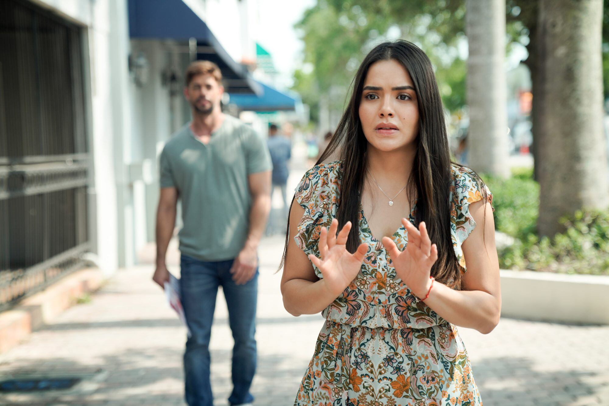 Samadhi Zendejas y William Levy en sus papeles como Nuria y Braulio, respectivamente, en "Vuelve a mí" (Foto: Telemundo)