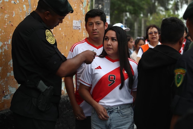 Las mejores postales de la llegada de hinchas al Estadio Nacional (Foto: Jorge Cerdán / GEC)