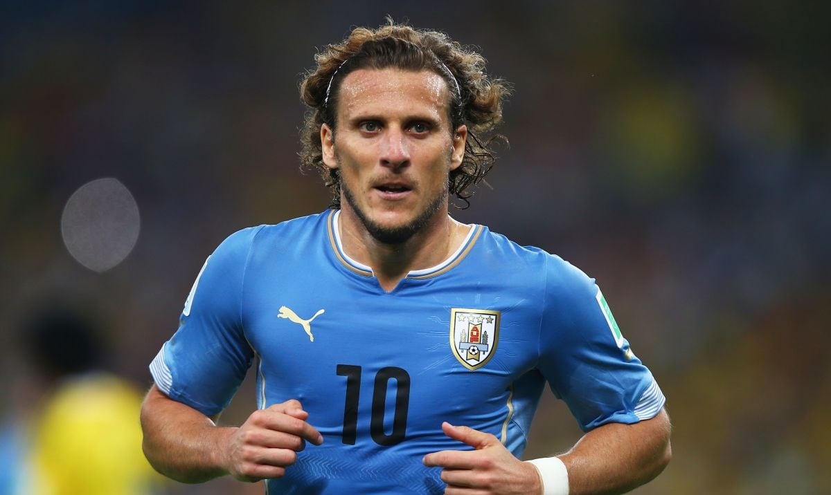 Diego Forlán marcó 5 goles en el Mundial 2010 y se llevó el balón de Oro de la FIFA. (Foto: EFE)