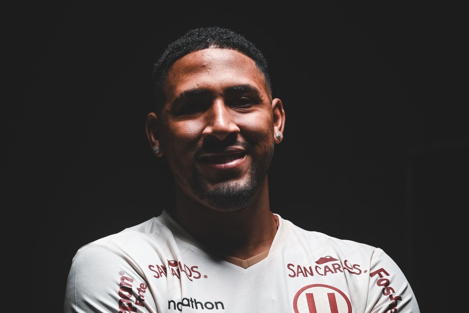 Jesús Castillo debutó en Sporting Cristal en 2020 y hoy vuelve al fútbol peruano, pero para jugar por Universitario de Deportes. (Foto: Universitario / Facebook)