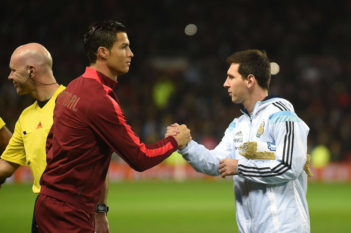 Cristiano Ronaldo y Lionel Messi son los principales candidatos para ganar el Super Balón de Oro si se vuelve a entregar en un futuro. (Foto: AFP)