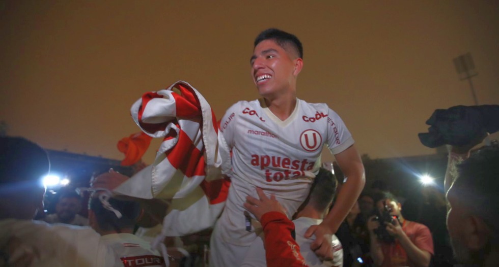 Piero Quispe consiguió su primer título con Universitario (Foto: GEC)