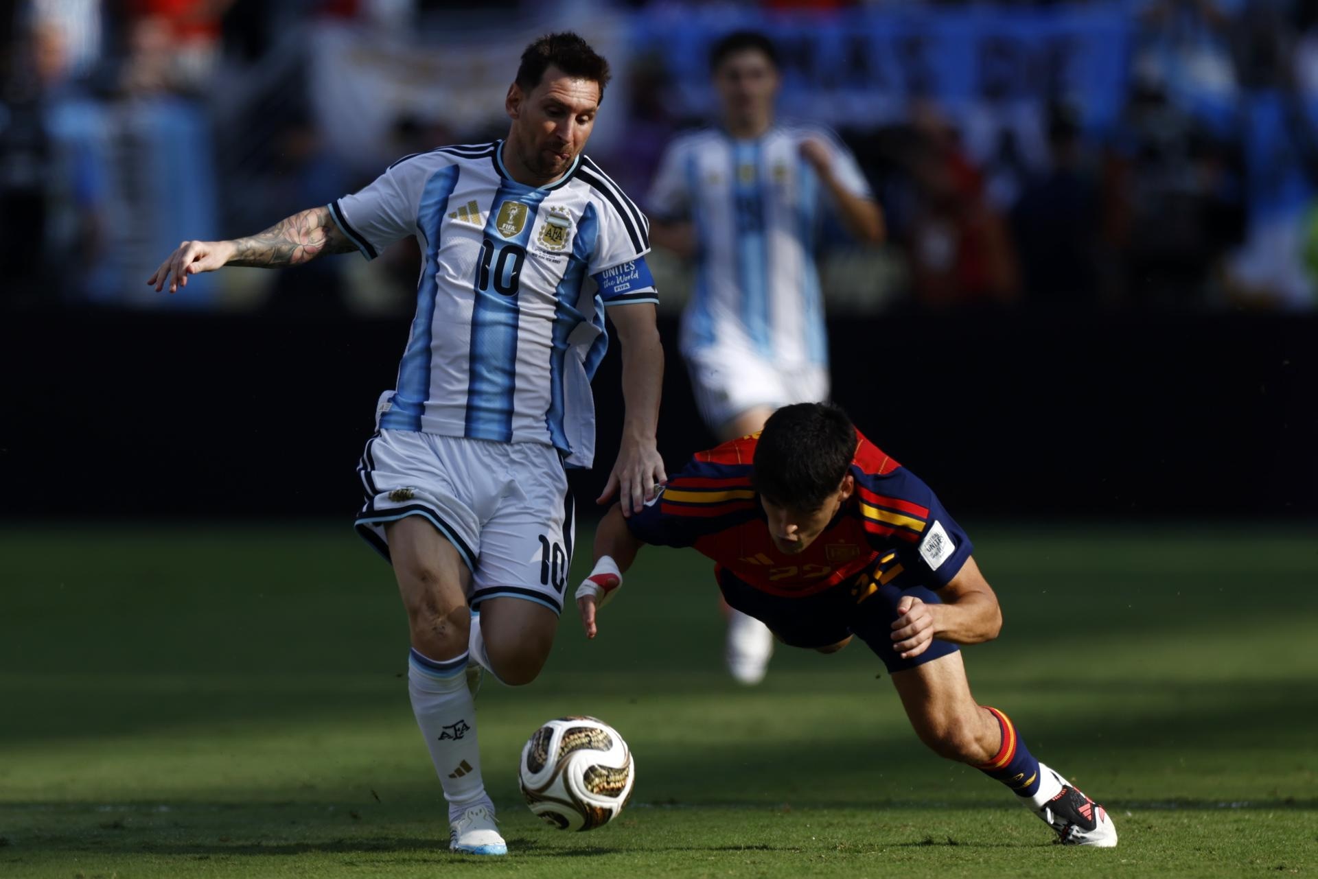 Pau Cubarsí emocionó al dedicar un gesto a Messi tras conquistar el Mundial 2026 (Foto: EFE)