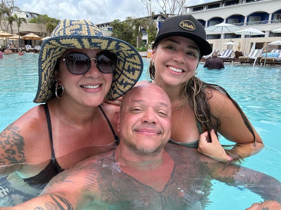 Rey Mysterio al lado de su esposa Angie y su hija Aalyah (Foto: Rey Mysterio / Instagram)