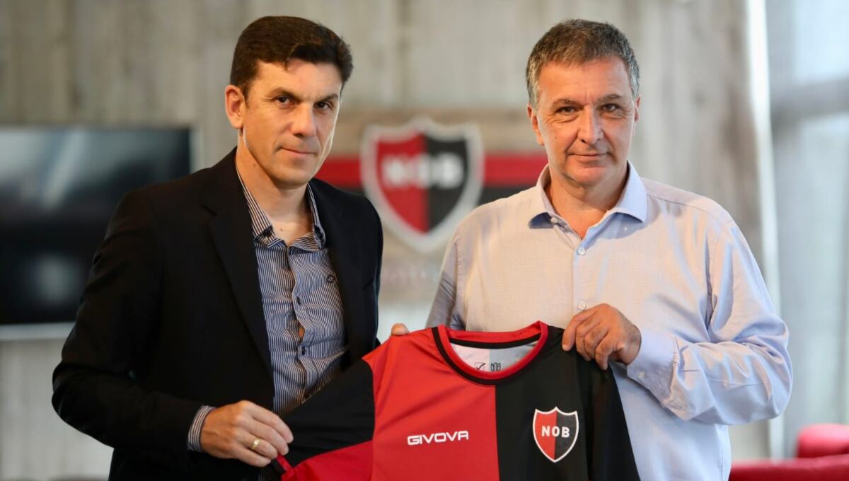 Mauricio Larriera tiene contrato con la 'Lepra' por todo el 2024. (Foto: Newell’s)