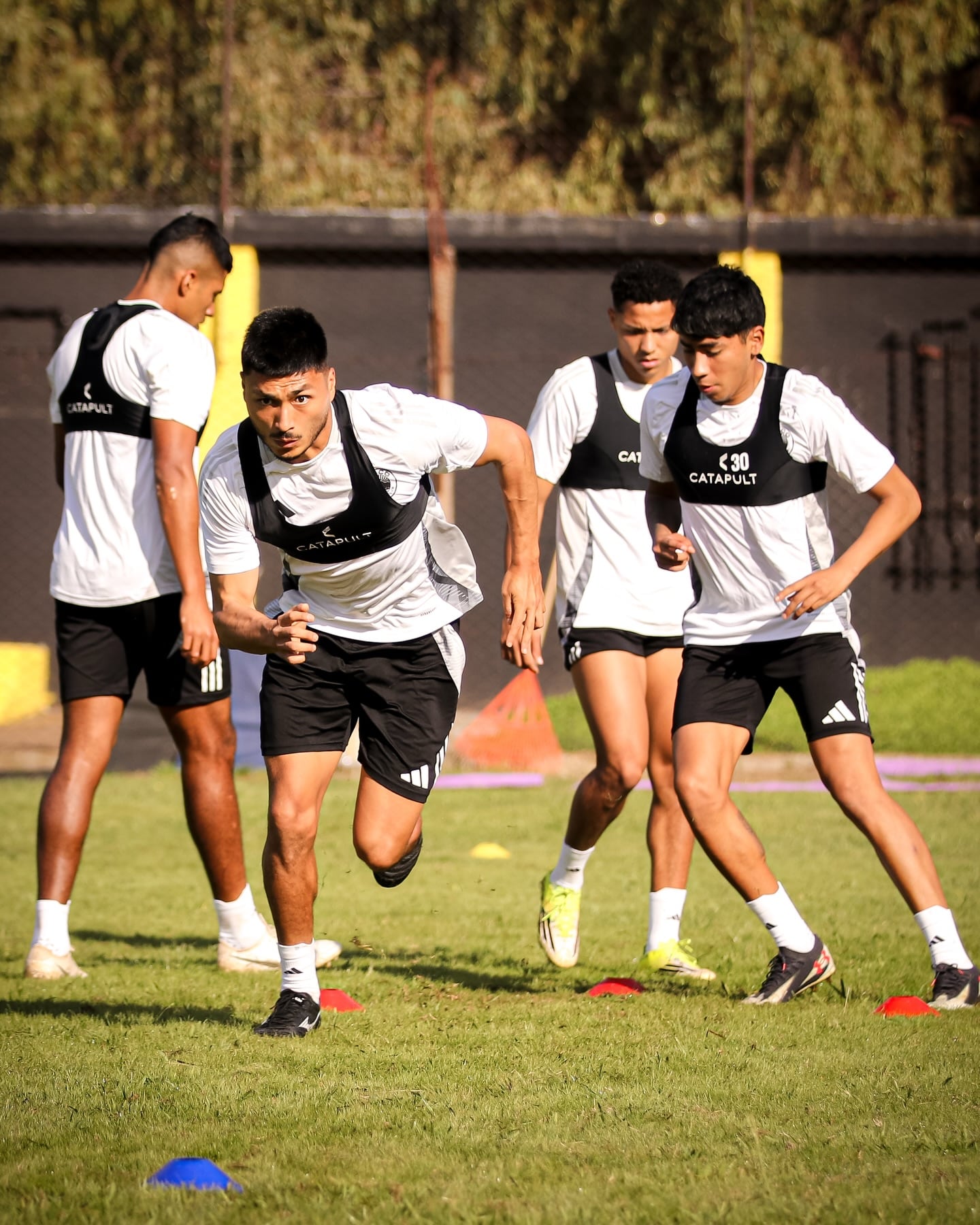 El plantel dorado entrena desde el fin de semana en Buenos Aires. (Foto: Cusco FC)