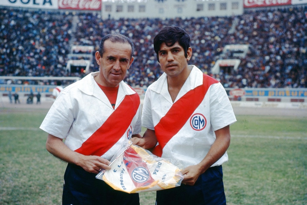Roberto 'Tito' Drago es el ídolo máximo de Deportivo Municipal. Jugó durante 13 temporadas en el equipo edil y también lo dirigió durante cuatro campañas (la familia Drago está muy ligada a la institución, ya que sus hijos y nietos también jugaron en la 'Franja'). (Foto: GEC Archivo Histórico)