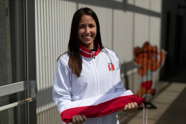 María Luisa Doig también fue abanderada de Perú en los Juegos Bolivarianos 2022, que marcaron el inicio de ciclo olímpico. (Renzo Salazar/GEC)