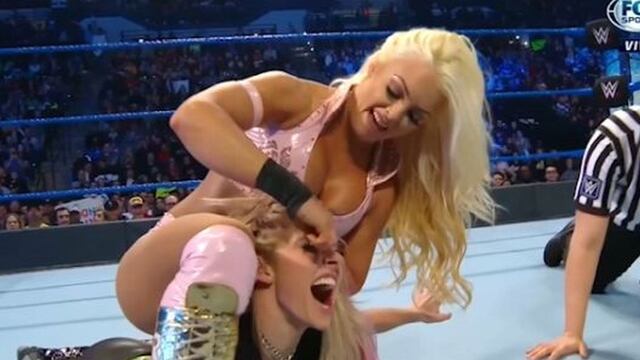 ¡Le malogró el ‘look’! Mandy Rose le quitó las pestañas postizas a Alexa Bliss durante la pelea que tuvieron en SmackDown [VIDEO]