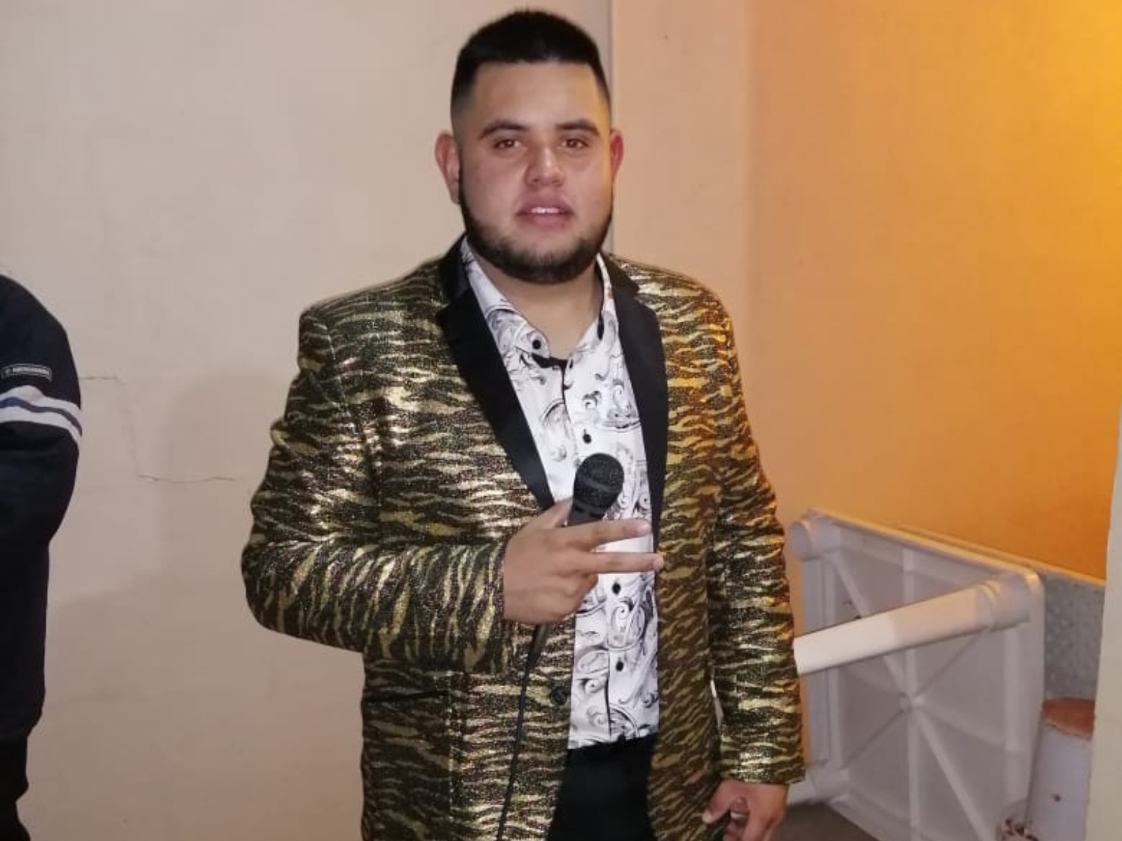 Víctor Bravo es el vocalista de Edición 210. Ya se encuentra con su familia (Foto: Víctor Bravo / Facebook)