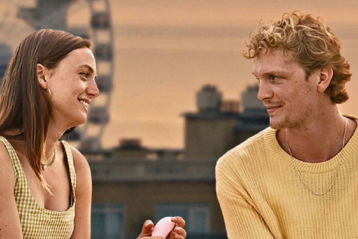 Gaite Jansen como Luna y Martijn Lakemeier como Mink en la película de Países Bajos "Final feliz" (Foto: Netflix)