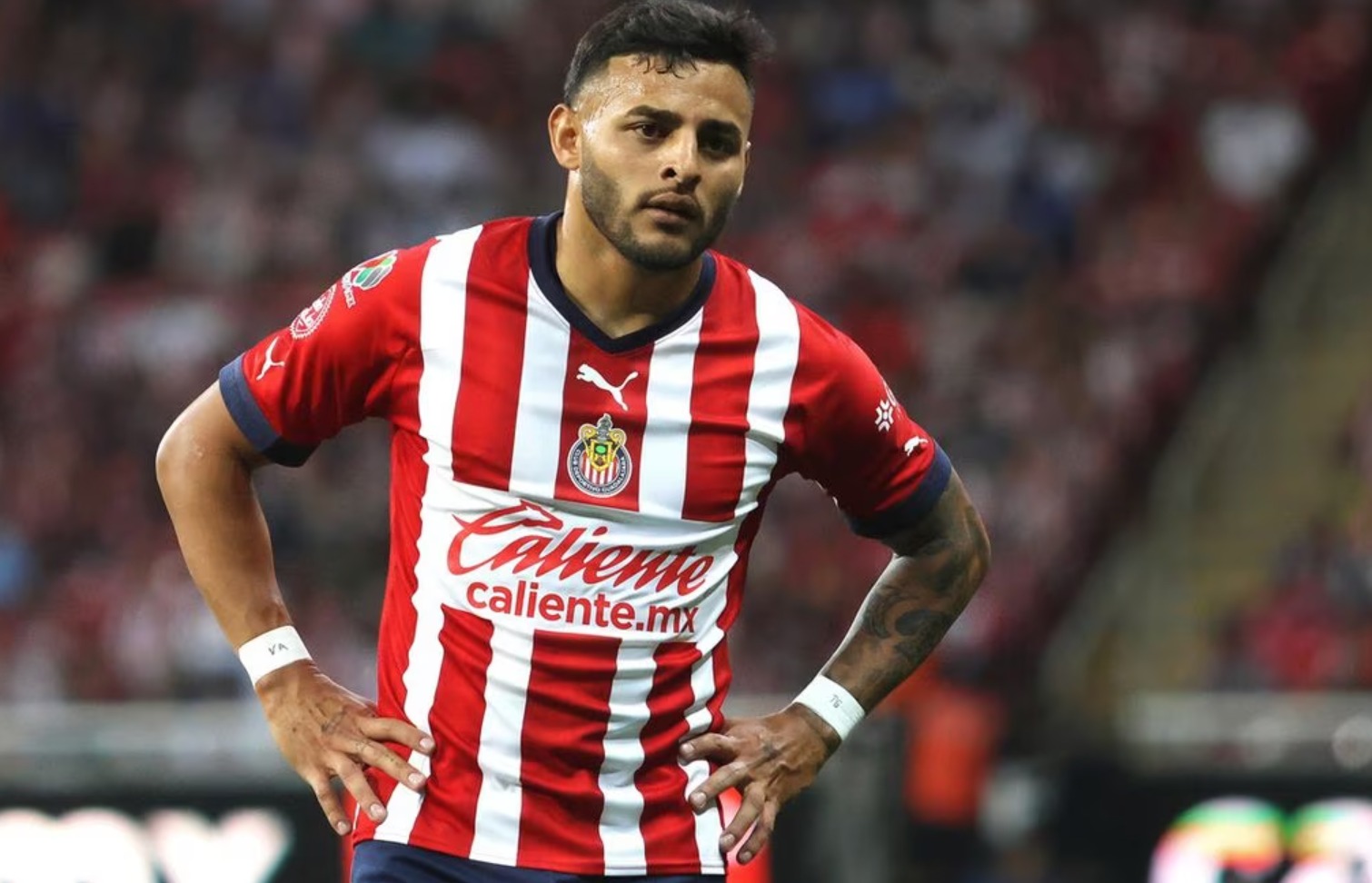 ¿Por qué Alexis Vega ‘desaparece’ en los partidos importantes con Chivas? (Foto: Agencias)