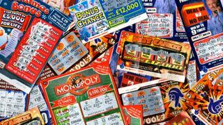 Mujer recibió 150,000 dólares gracias a un raspadito de 20: anteriormente cobró otro premio