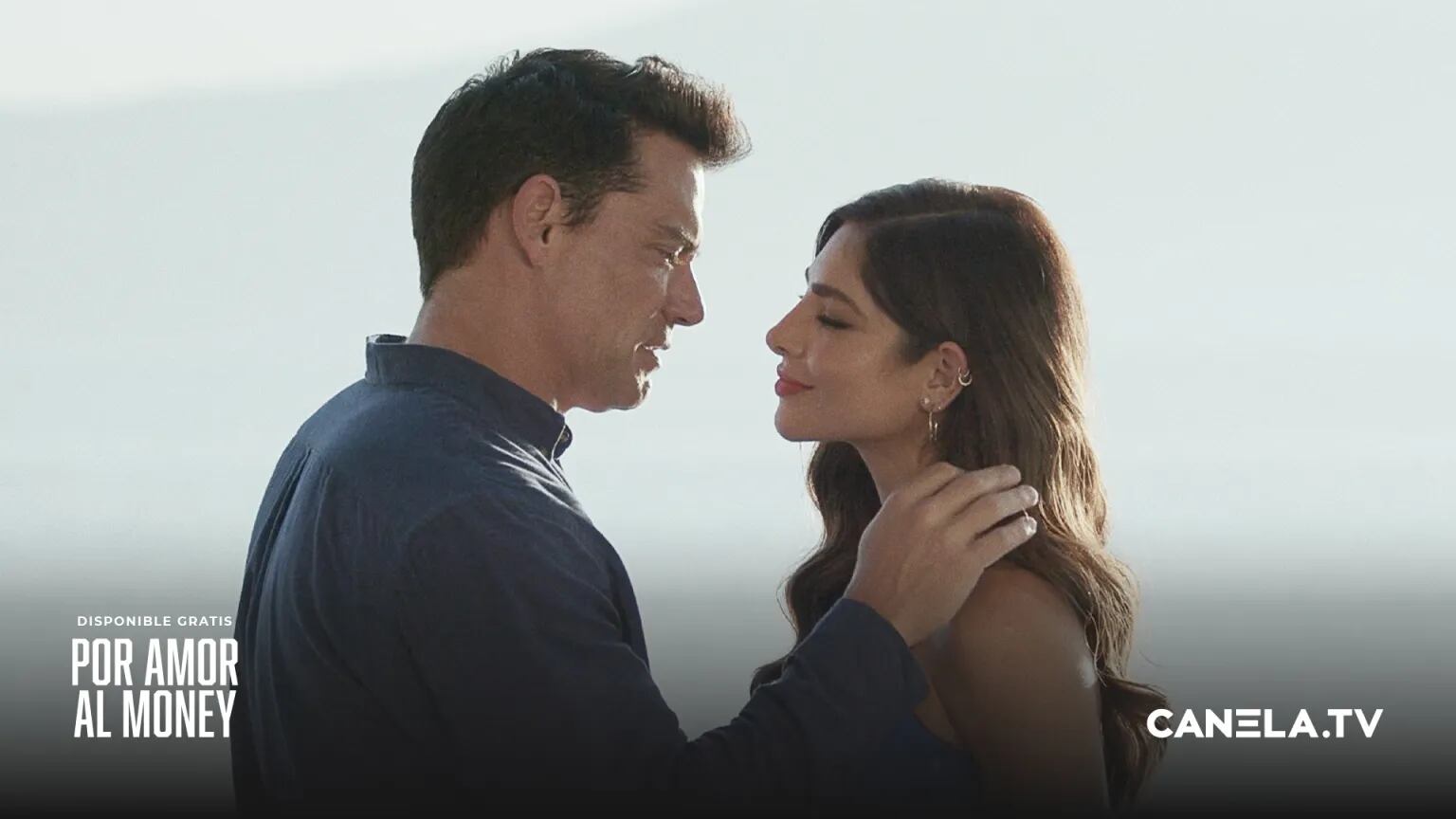 Cristián de la Fuente y Alejandra Espinoza protagonizan la película "Por amor al money" (Foto: Canela.TV)