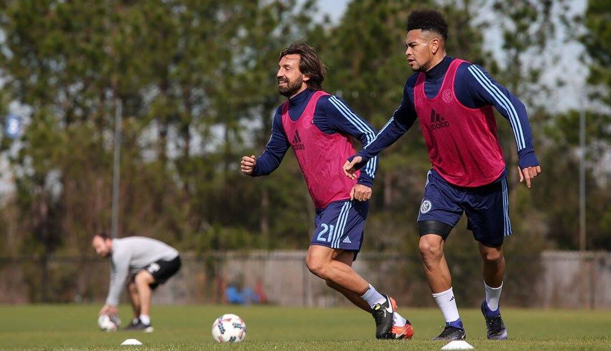 Alenxander Callens y Andrea Pirlo jugaron juntos en el New York City. (Internet)