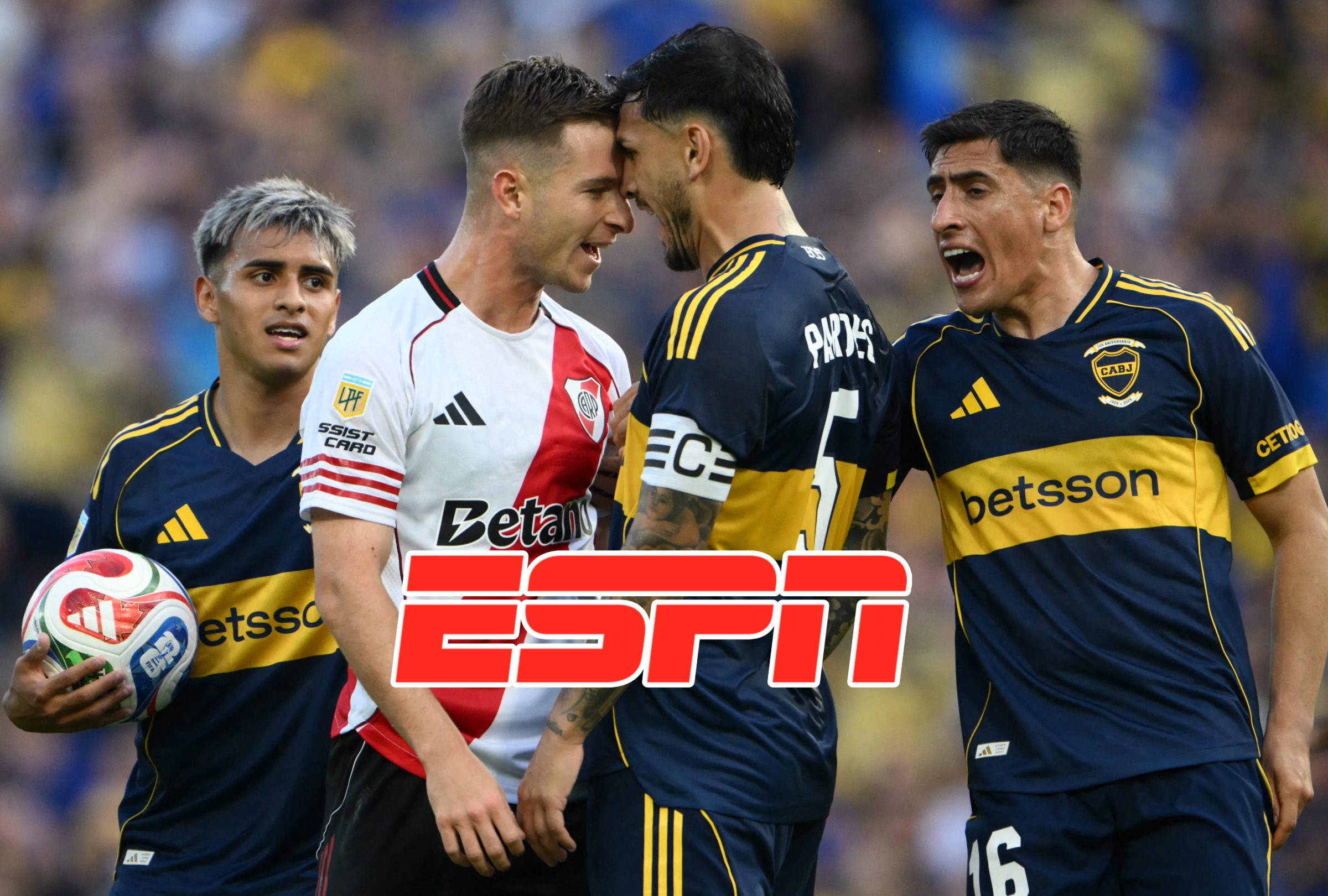 BUENOS AIRES (ARGENTINA), 19/04/2026.- Transmisión oficial vía ESPN EN VIVO ONLINE para ver el superclásico River Plate vs. Boca Juniors hoy por la Jornada 15 de la Liga Profesional del fútbol argentino desde el Estadio Más Monumental de Buenos Aires, Argentina. FOTO DE LUIS ROBAYO PARA AFP
