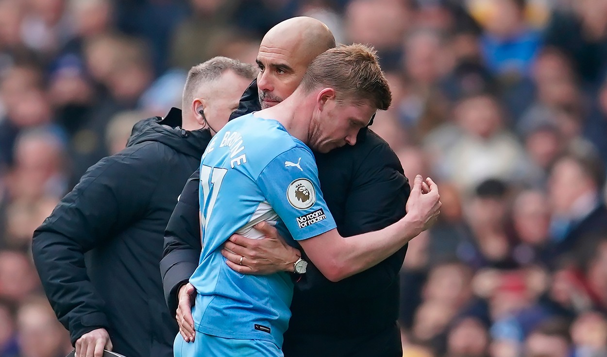Guardiola confirmó que Kevin De Bruyne estará fuera de las canchas por varios meses. (Foto: AP)