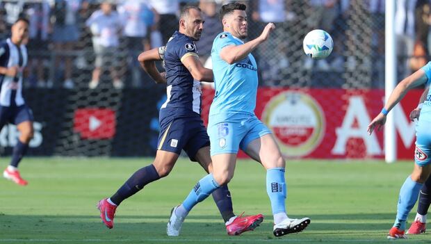 Hernán Barcos no terminó el partido ante Deportes Iquique y fue sustituido por Paolo Guerrero. (Foto: GEC)