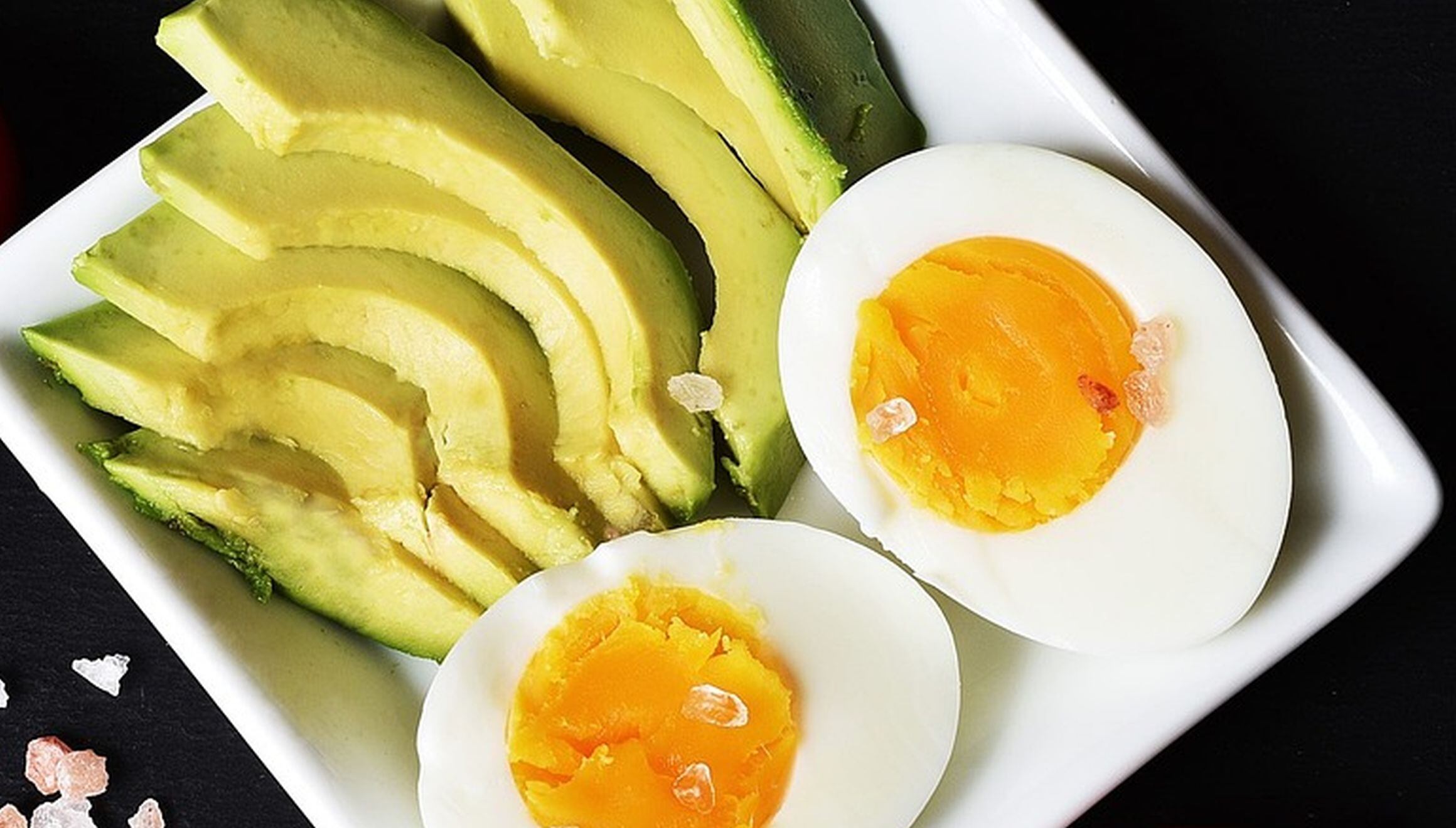 Esta imagen muestra algunos alimentos que puedes comer en el desayuno, según dietistas. (Foto: zuzyusa / Pixabay)