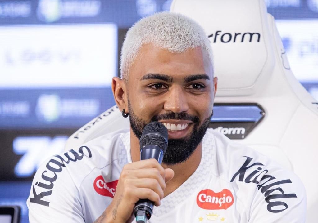 El experimentado delantero brasileño fue presentado como nuevo delantero de ‘peixe’, aunque esto no cayó del todo bien a cierta parte de la afición blanca.