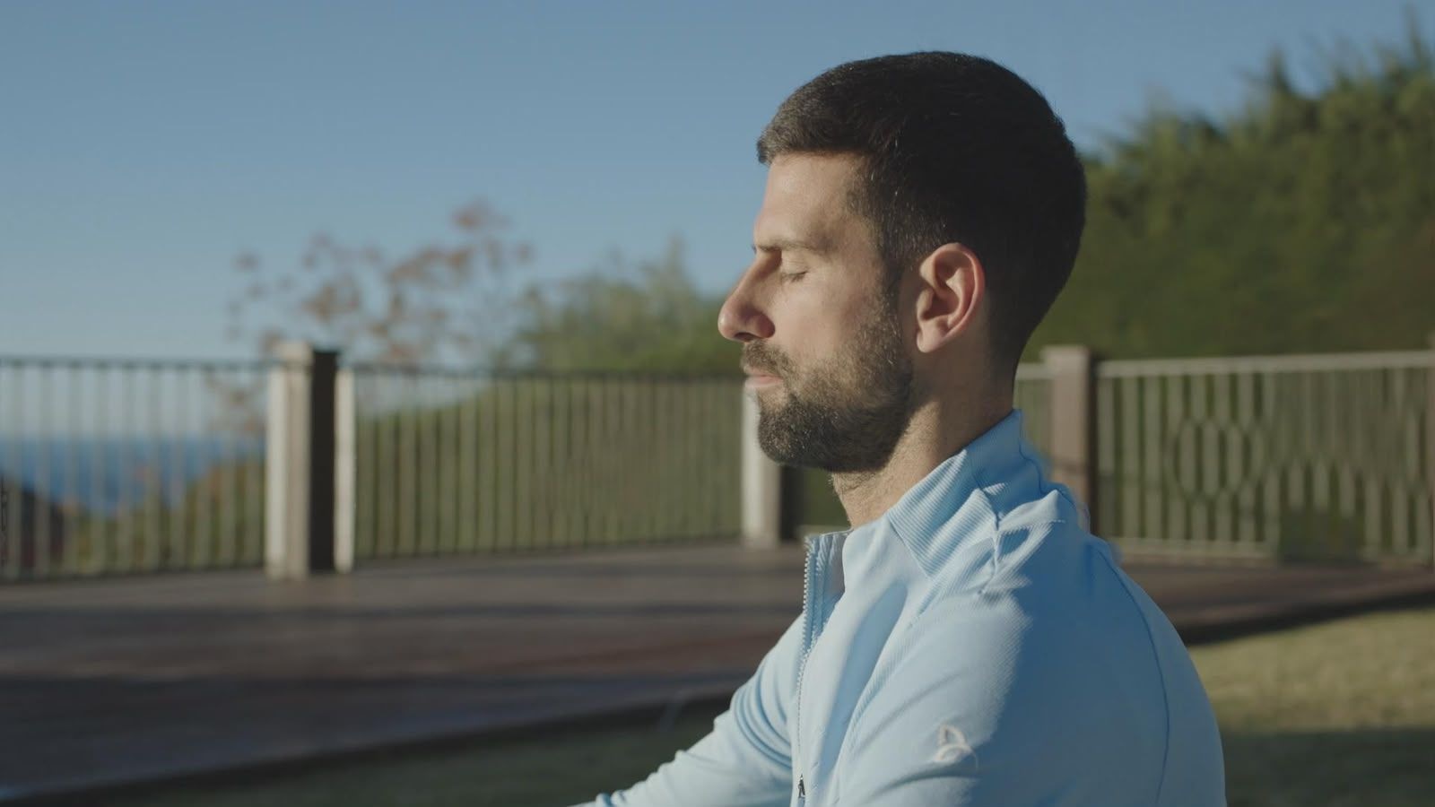 La producción cuenta con el testimonio de su círculo más íntimo, incluyendo a su esposa Jelena y colegas. (Foto: DIRECTV)