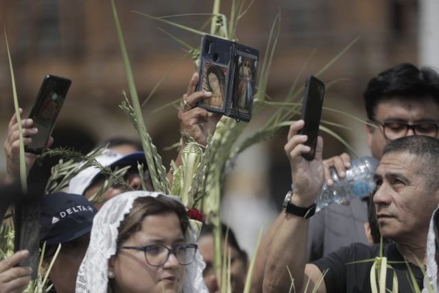 Semana Santa: fieles llegaron a la Catedral de Lima a ser bendecidos por Domingo de Ramos. Fotos: César Campos/ @photo.gec