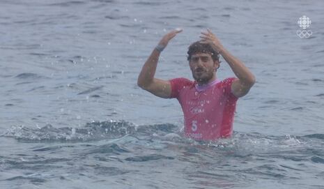¿Cómo funciona la prioridad en el surf y cuál fue el reclamo de Alonso Correa?