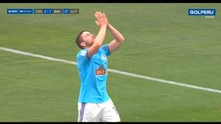Paulo Gallardo marcó su primer gol como profesional y fue con la mano [VIDEO]