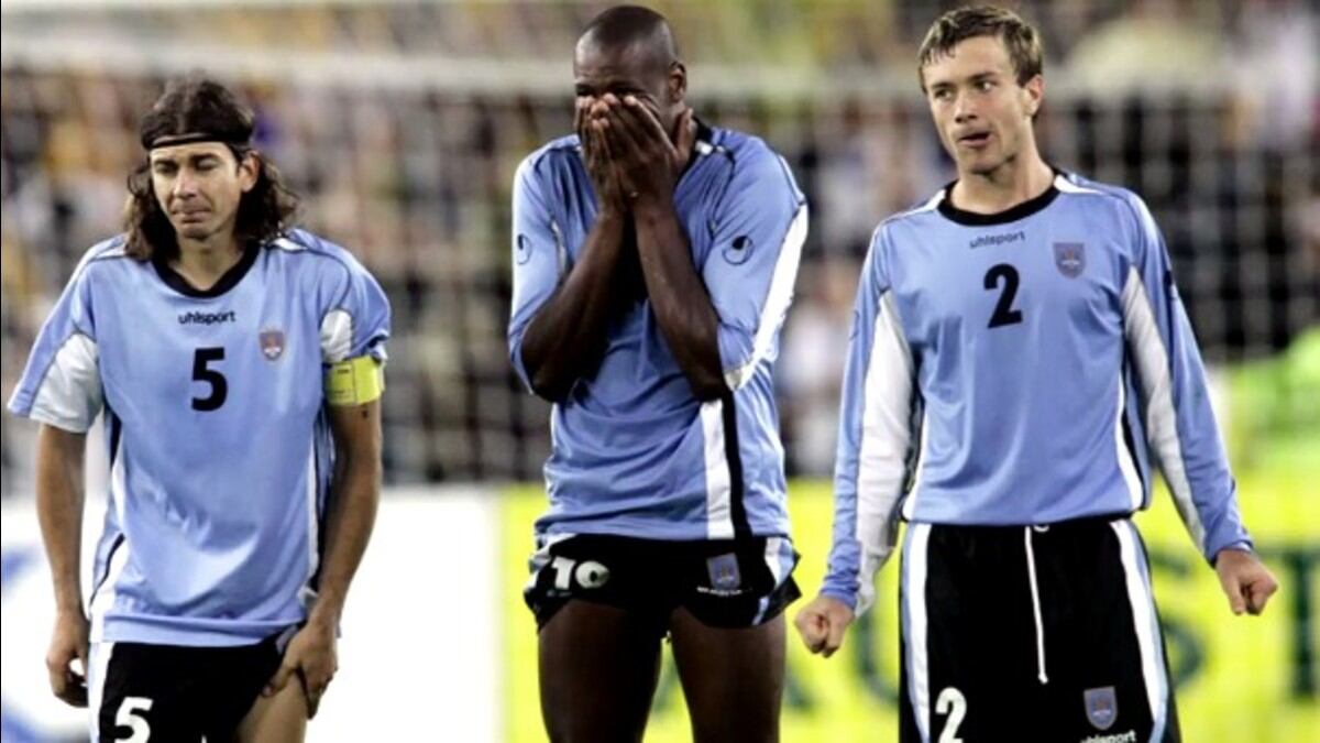 Uruguay se quedó con la miel en los labios al no clasificar al Mundial Alemania 2006. (Foto: Getty Images)