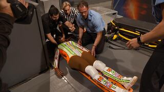WWE en Lima: Naomi fue retirada de la cartelera por terrible lesión en pasado SmackDown [VIDEO]