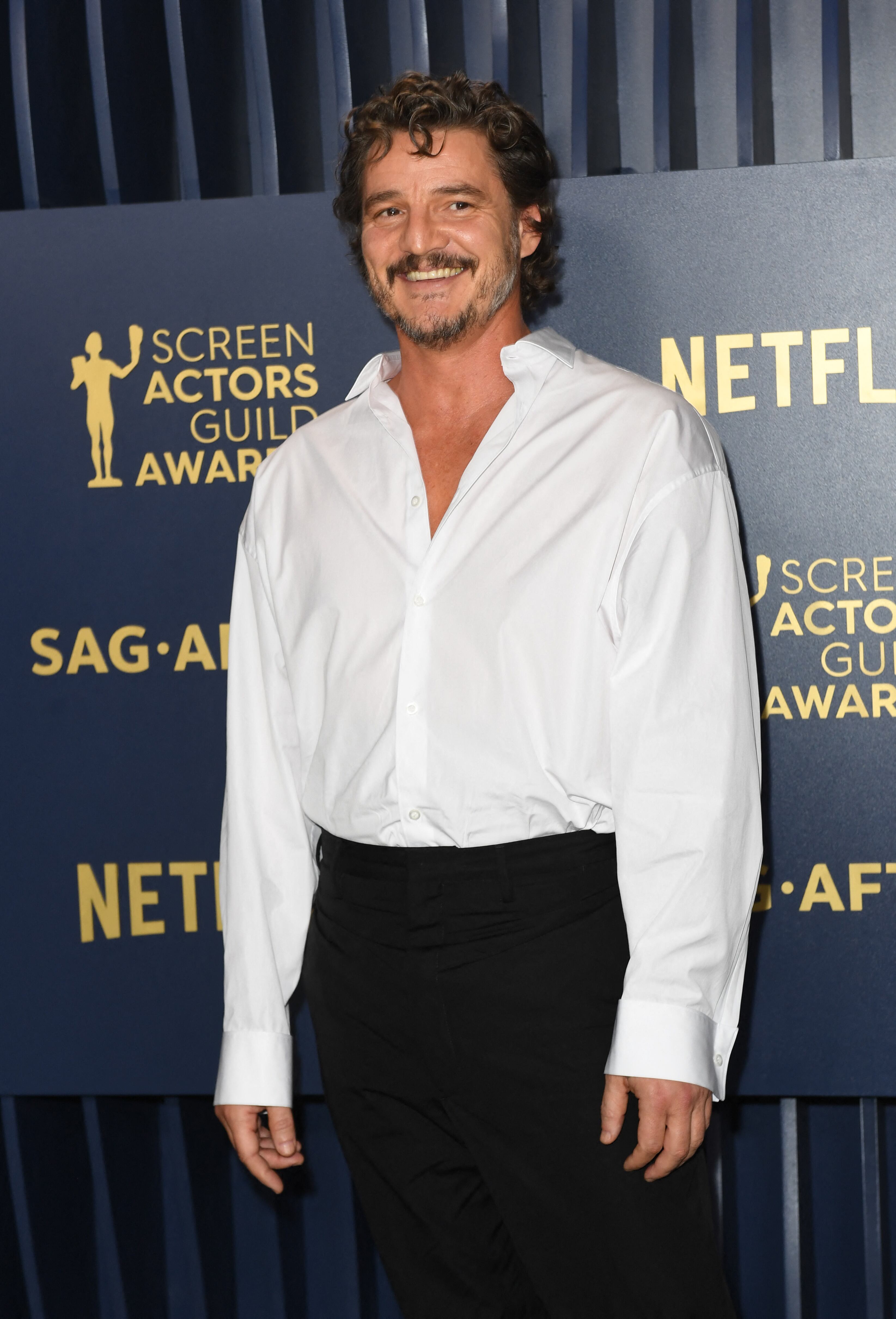 Pedro Pascal llega para los Premios Anuales del Sindicato de Actores número 30 en el Auditorio Shrine en Los Ángeles, el 24 de febrero de 2024 (Foto: VALERIE MACON / AFP)