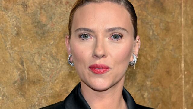 “Saturday Night Live”: así fue la parodia de la actriz Scarlett Johansson como Katie Britt 