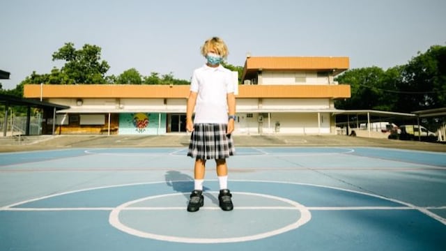 Bad Bunny y Adidas presentan las nuevas tenis Forum Back to School